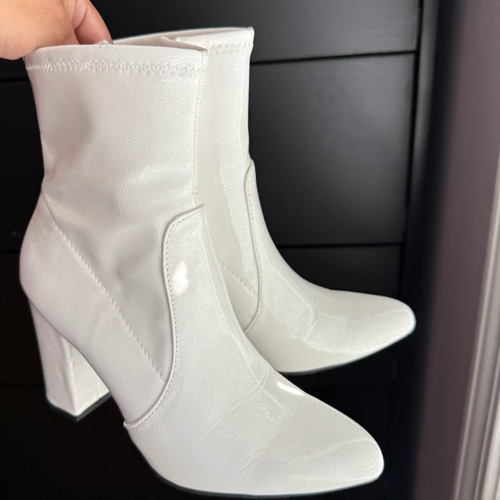 Wild Pair - White Leather Pointed Toe Ankle Boots